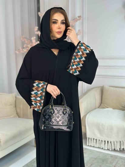 عباية روز السوداء السعودية