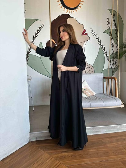 عباية مزنه السوداء
