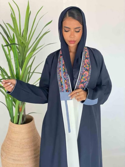 عبايات للجامعه- عبايات عزة المتميزة