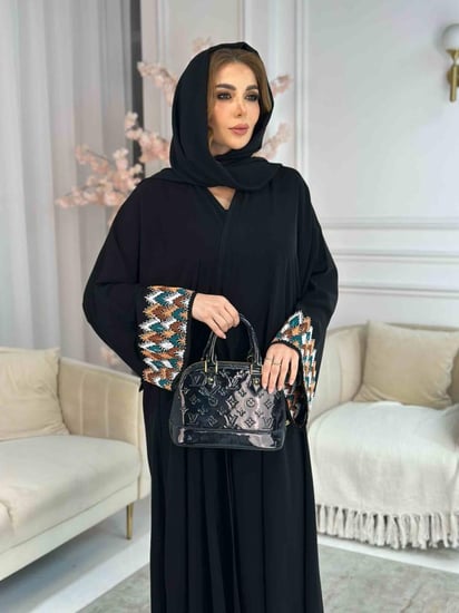 عباية روز السوداء السعودية