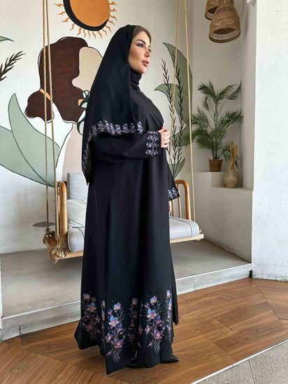 عباية طبعة الورود