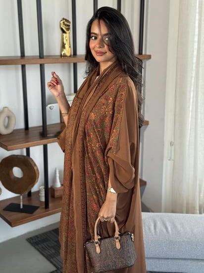 عباية الحرير البني٣