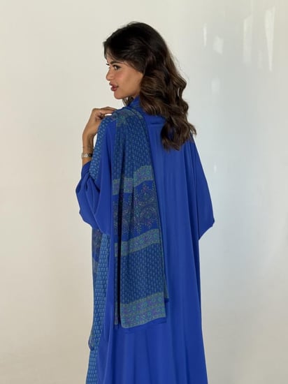 عباية الحرير الأزرق