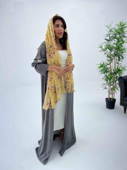 عباية رمادي بطرحة مشجرة