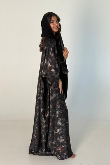 عباية بلمعه اسود