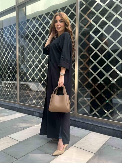 عبايات سوداء بجيوب  -عبايات سوداء ازارير - عباية عزة المتميزة