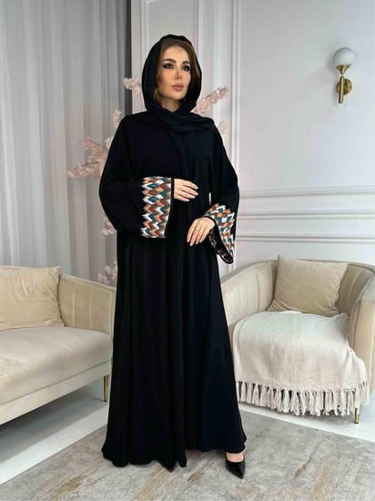 عباية روز السوداء السعودية