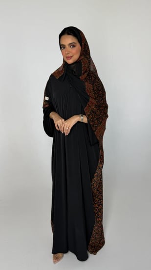 عباية حرير بيزلي اسود