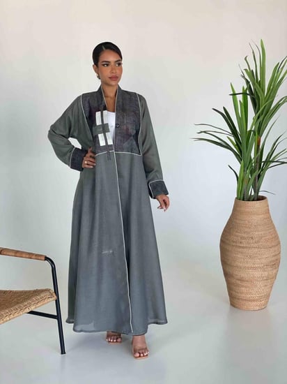 عباية رمادي بقماش اللنن-عزة المتميزة