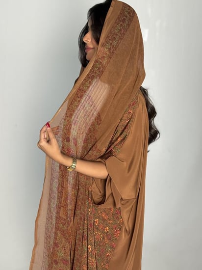 عباية الحرير البني٣