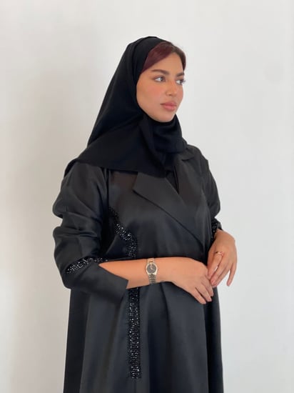 عبايات سوده مطرزه