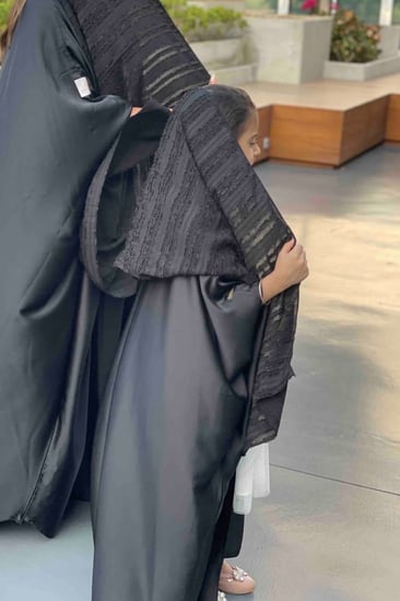 عبايات بشت للاطفال - عبايات عزة المتميزة