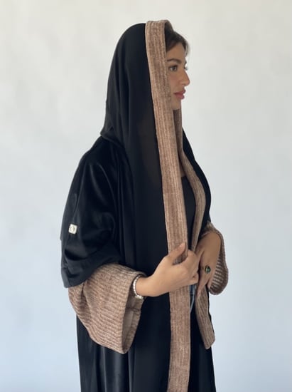 عبايه مخمل كم بني