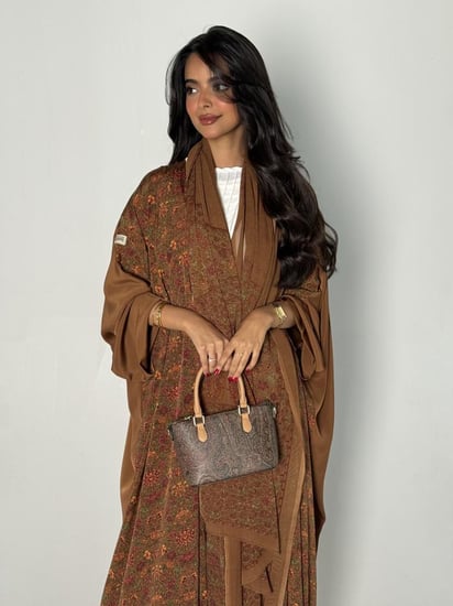 عباية الحرير البني٣