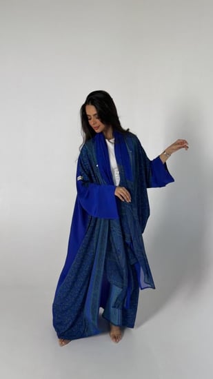 عباية حرير بيزلي ازرق