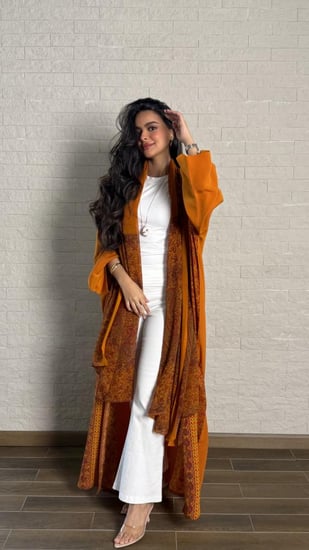 عباية حرير بيزلي منجاوي