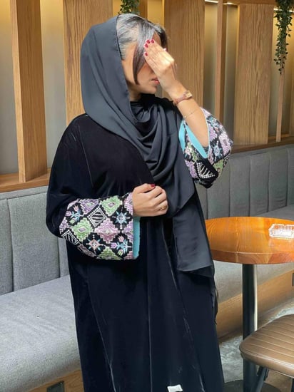 عبايات شتويه مميزة وفخمه - عبايات عزة المتميزة - عبايات مخمل