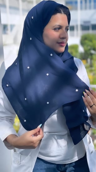 طرحه كحلي بالخرز الابيض