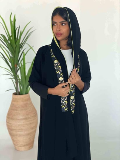 عبايات راقية سوداء - عبايات عزة المتميزة