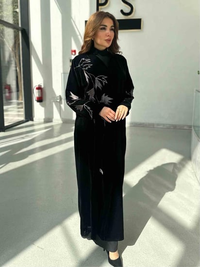 عبايات شتوي سوداء انيقه - عبايه مخمل - عبايات عزة المتميزة
