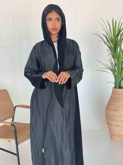 عبايه فخمه بالجاكار اسود