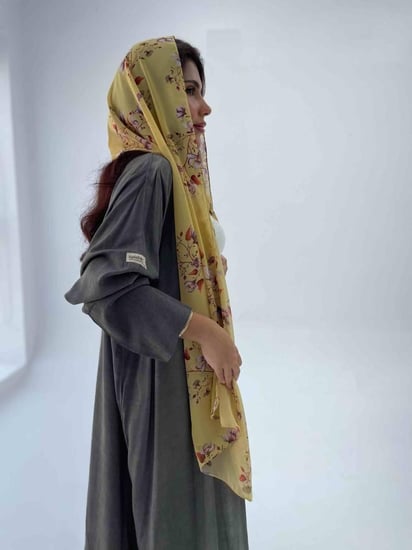 عباية رمادي بطرحة مشجرة