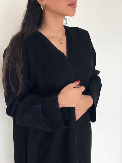 عبايات سوداء عمليه - عبايات عزة المتميزة