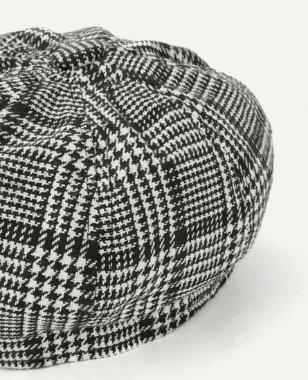 قبعه اسود وابيض بنقش