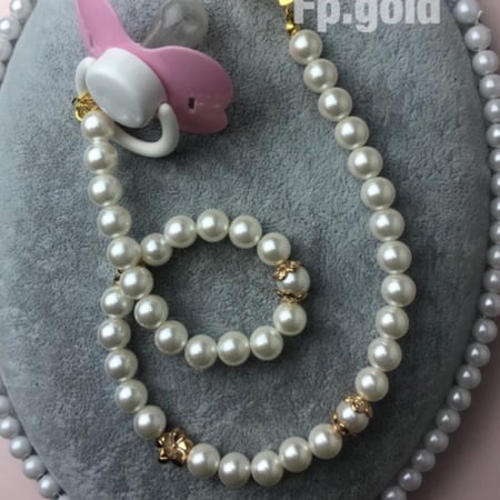 بروش اسم مع فراشه مع تعليقه لهايه لولو مع ورد بدون اللهايه