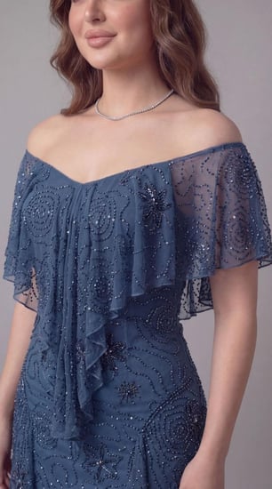 فستان سهرة طويل مزين بالخرز والترتر