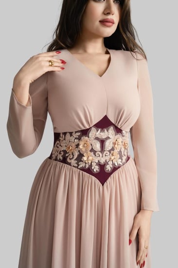 فستان شيفون طويل بتفاصيل جوبير