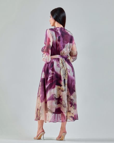 فستان مشجر شيفون بطبعات فنية وتصميم أنيق