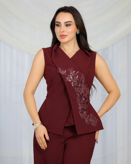 طقم نسائي كريب بقصة لف وتطريز يدوي فاخر