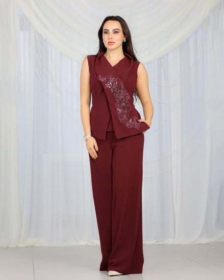 طقم نسائي كريب بقصة لف وتطريز يدوي فاخر