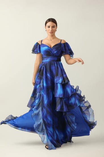 فستان طويل مشجر اكمام قصيره قصه الفستان من الصدر مائل على طبقات قماش طويل من الخلف