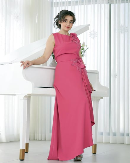 فستان ناعم كريب أنيق مزين بالورد