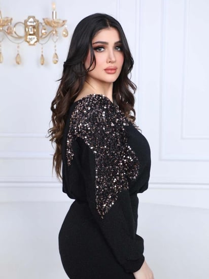 فستان سهرة قماش لمعه ستريتش مزين بترتر بالاكتاف