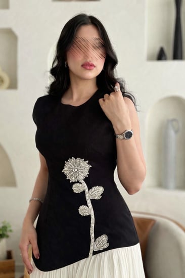 فستان ناعم بتفاصيل فاخرة ولمسة عصريه