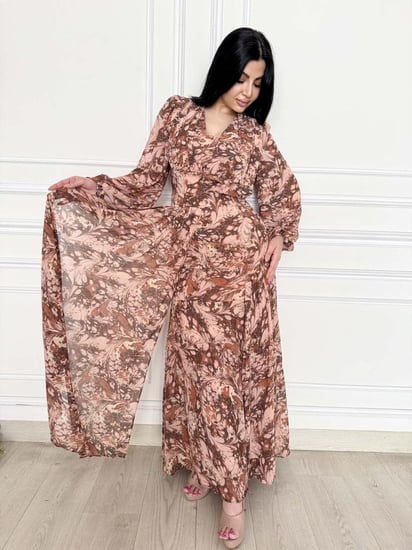 فستان مشجر بتفاصيل ناعمة وراقية