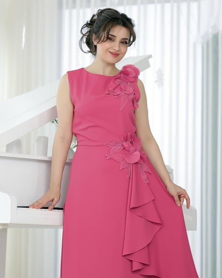 فستان ناعم كريب أنيق مزين بالورد