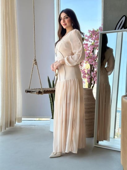 فستان سهرة شيفون حرير مع خطوط كرستال وقصة كسرات من الأسفل طبقات