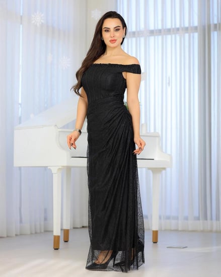 فستان سهرة دانتيل طويل اسود مزين بكريستالات