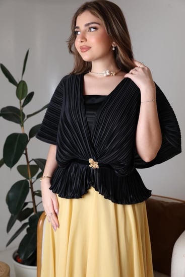 فستان سهرة مع كاب أسود بكسرات فاخرة