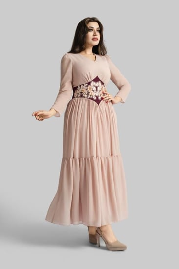 فستان شيفون طويل بتفاصيل جوبير