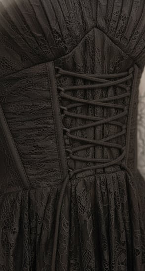 فستان سهرة أسود دانتيل بأكمام طويلة وتصميم كورسيه راقٍ