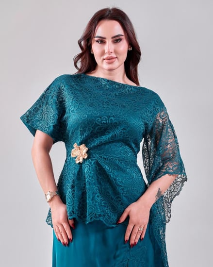 طقم دانتيل أنيق بتصميم راقٍ