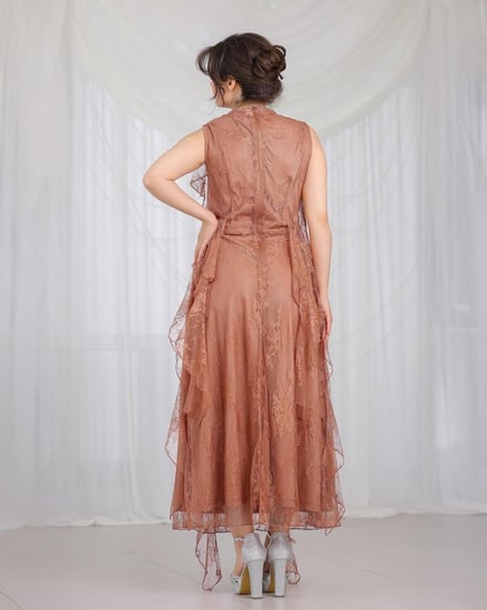 فستان بناتي أنيق بخامة دانتيل مزين بشك يدوي