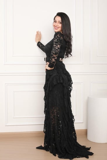 فستان سهرة طويل دانتيل درابية ماسك على الجسم باكمام شفافة