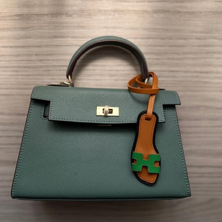 khaki Bag greenميني كيلي ( أخصر او النعناعي)بالحجم الوسط بالجلد الطبيعي