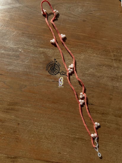 تعليقة نظارة 1